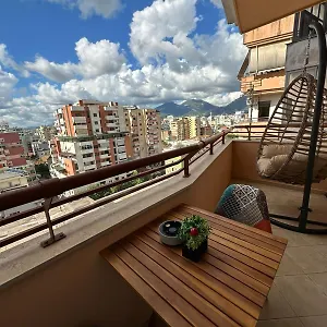  Apartment Urban Charm With Balcony