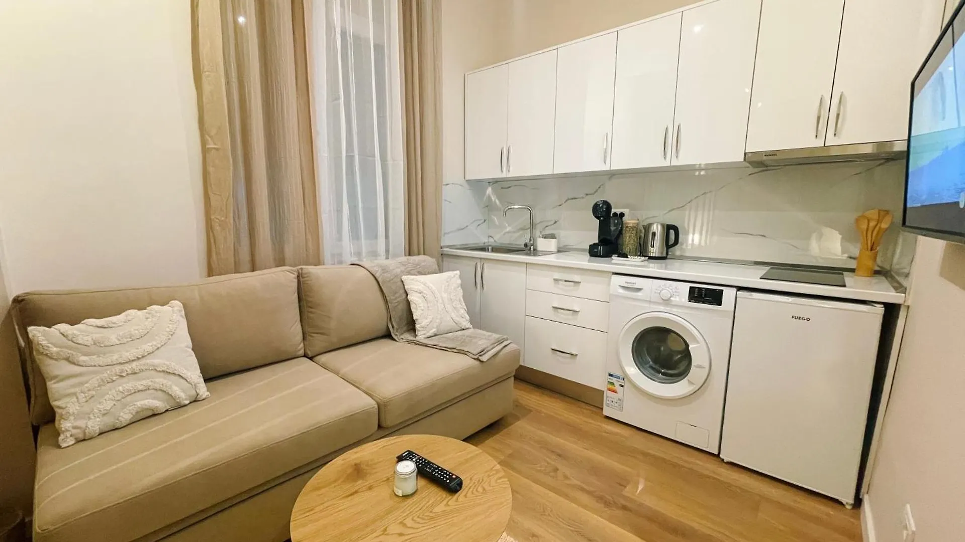 Aj Apartments - Hidden Gem In Front Of Taiwan Center Tiran