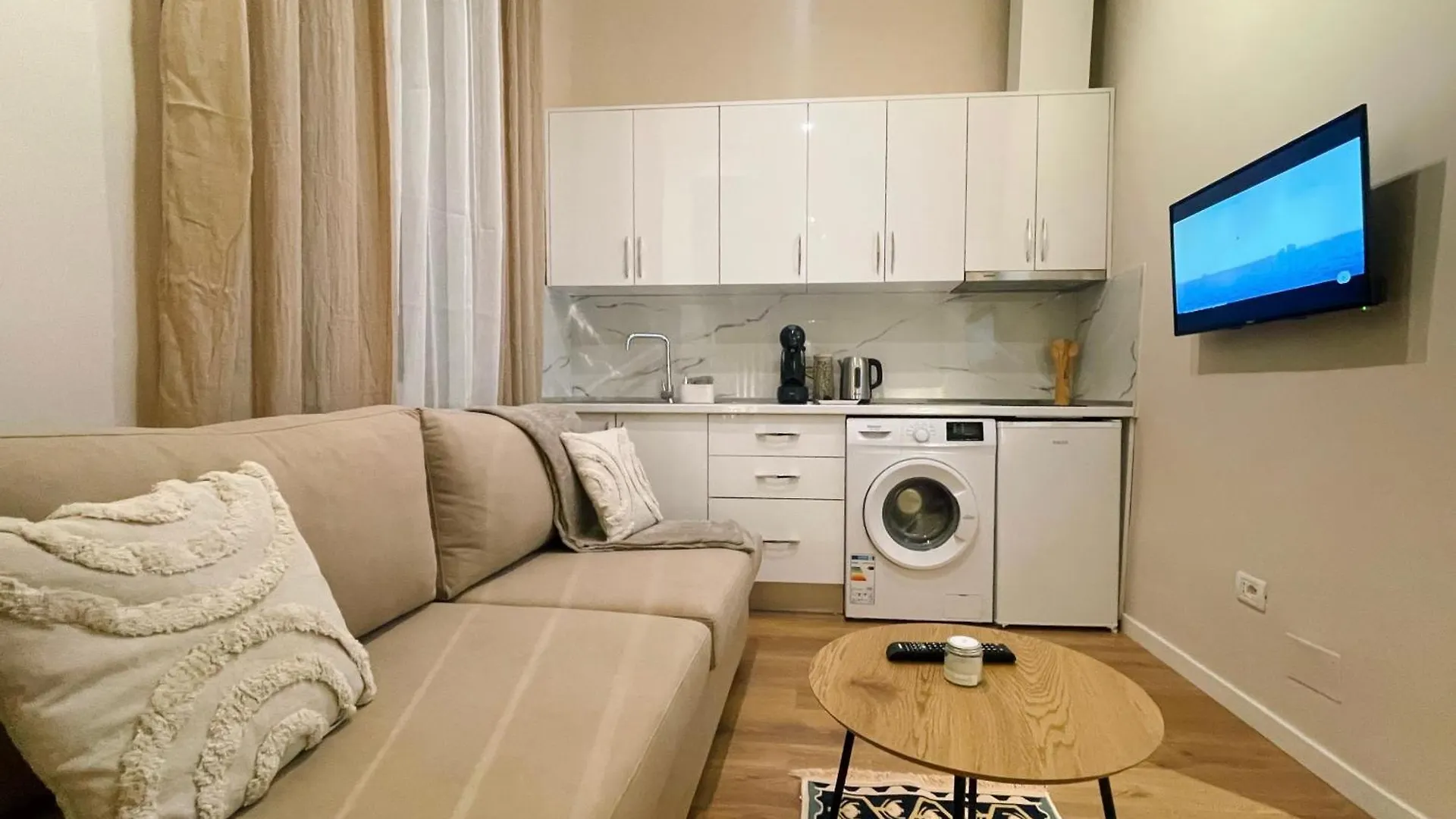 Aj Apartments - Hidden Gem In Front Of Taiwan Center Tiran